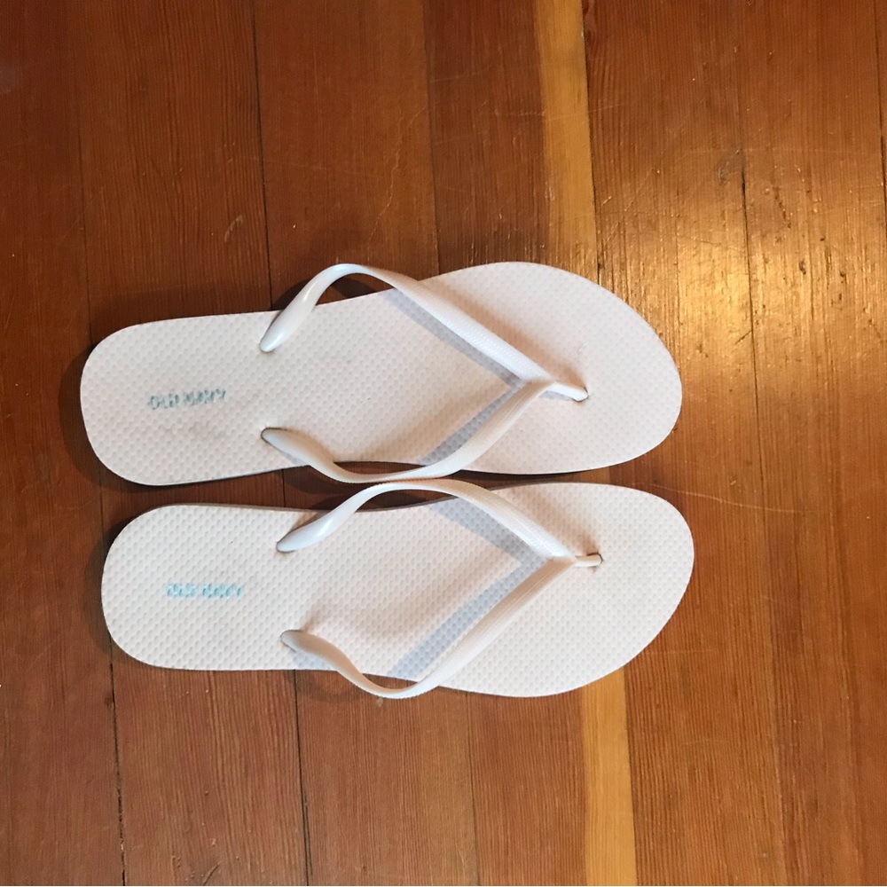 Old navy flip flops, womens size 11